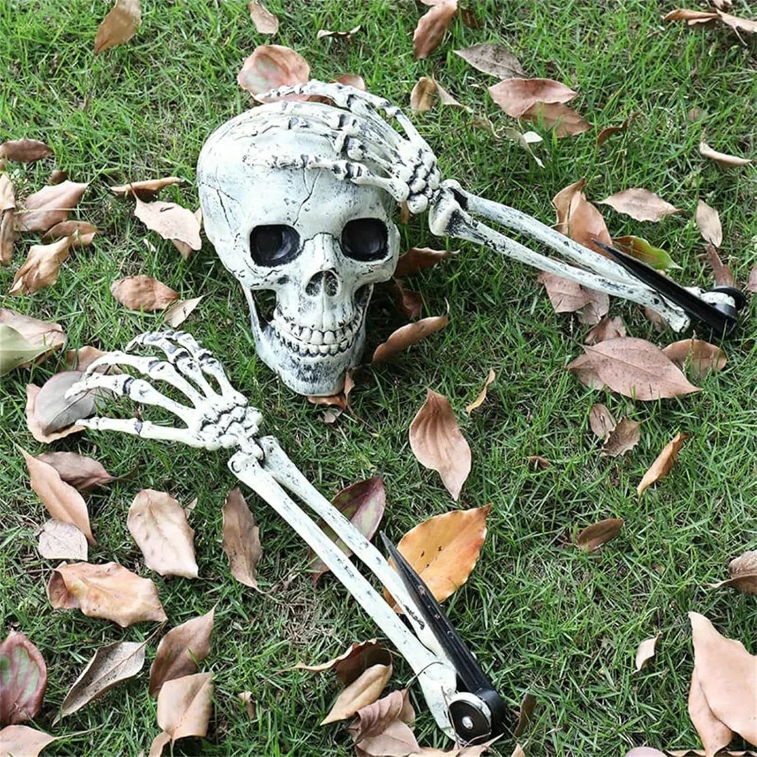 Halloween Skeleton Stakes Decorations,1 Skull And 2 Skeleton Arms, Halloween Scary Skeleton Decoration for Hallowee Decoration
